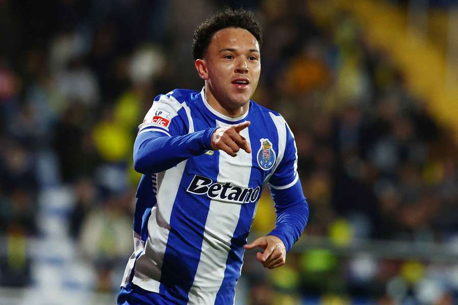 Pepê abriu caminho ao triunfo do FC Porto diante do Estoril Pepê abriu caminho ao triunfo do FC Porto diante do Estoril