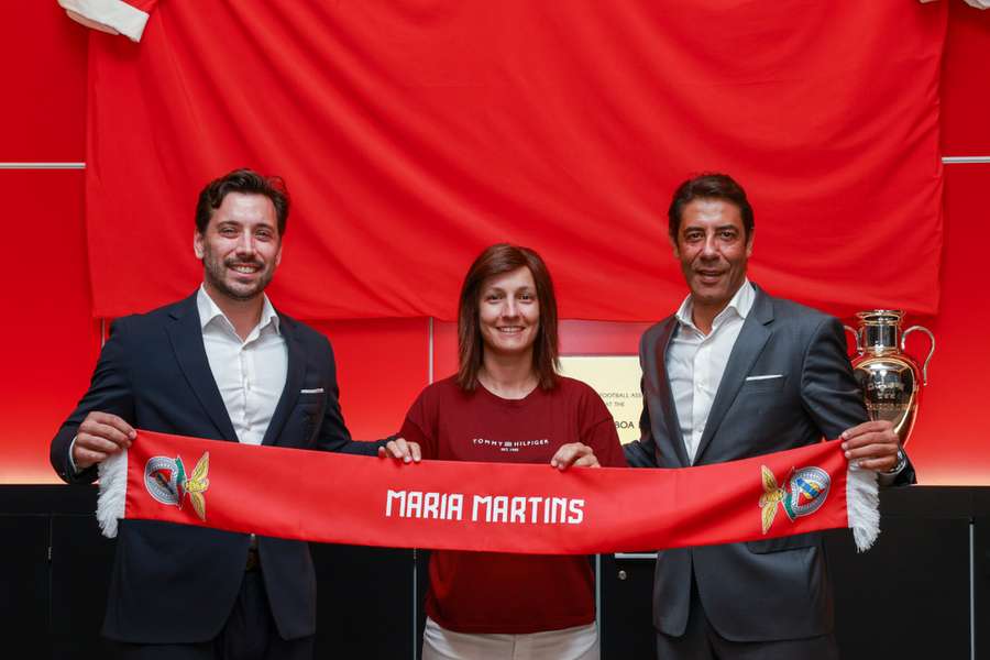 Maria Martins apresentada por Rui Costa Maria Martins apresentada por Rui Costa
