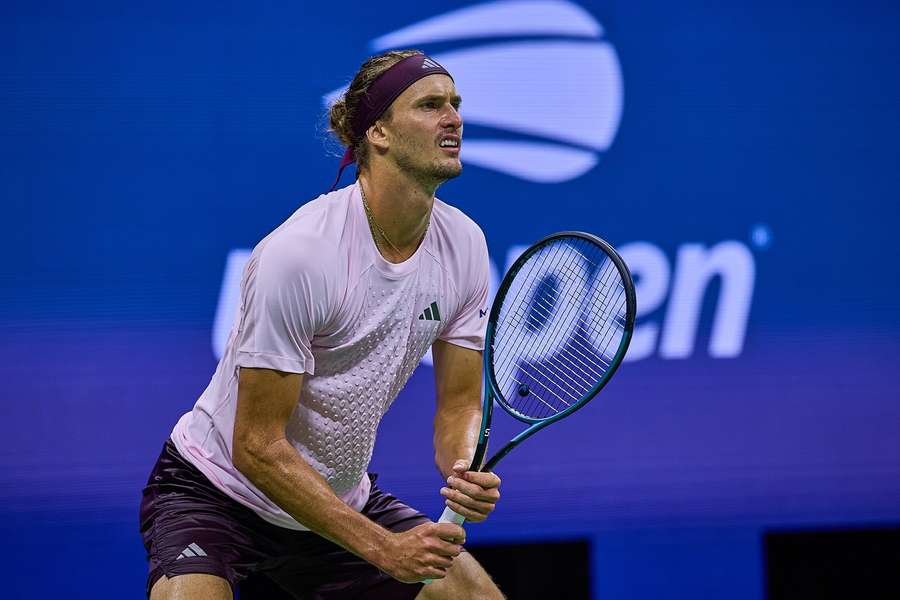 Zverev is in night action again Zverev is in night action again