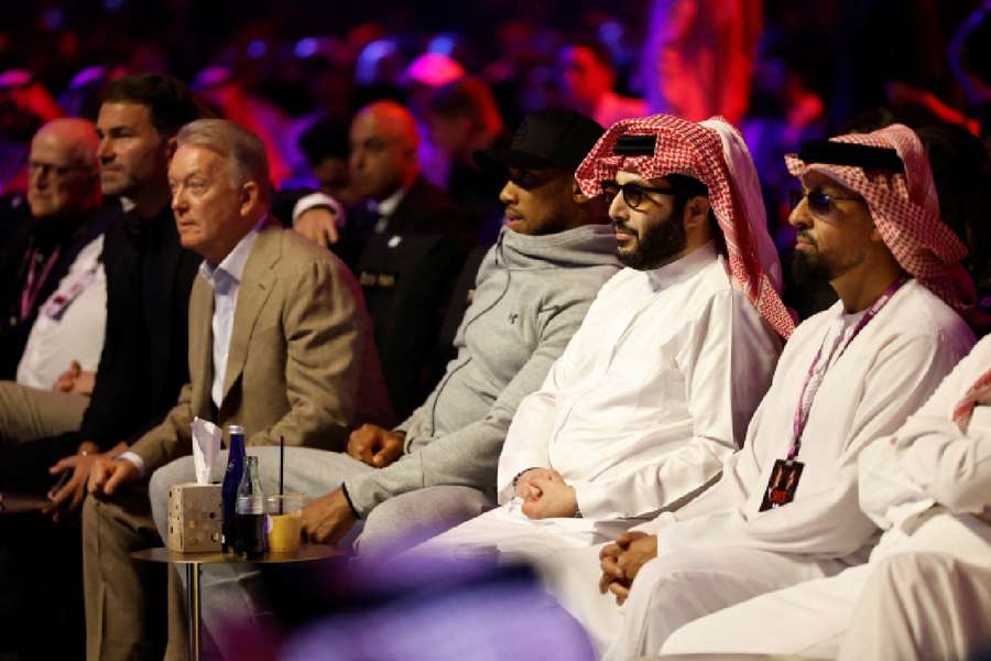 Turki bin Abdul Mohsen Al-Sheikh com Anthony Joshua em Riade