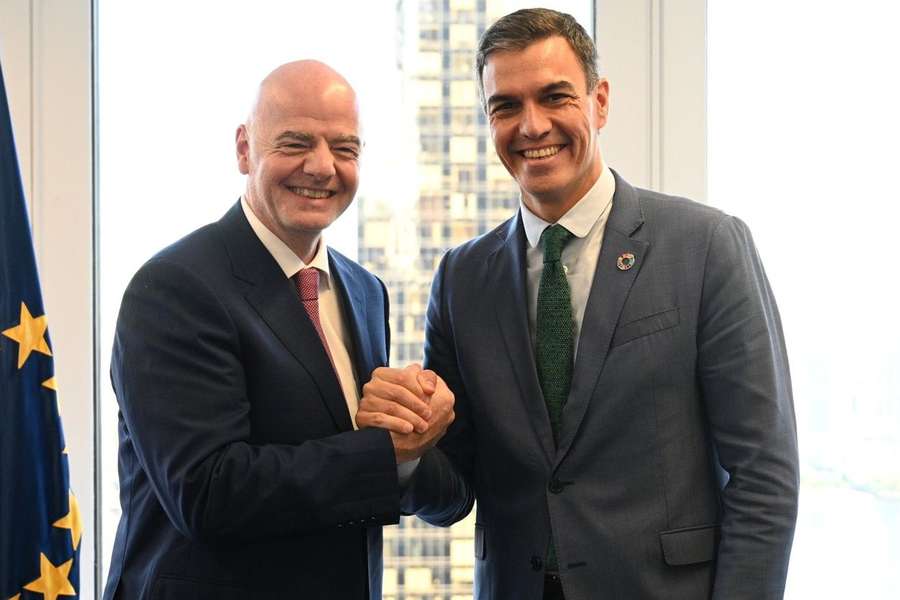 Giovanni Infantino, presidente da FIFA, com Pedro Sánchez Giovanni Infantino, presidente da FIFA, com Pedro Sánchez
