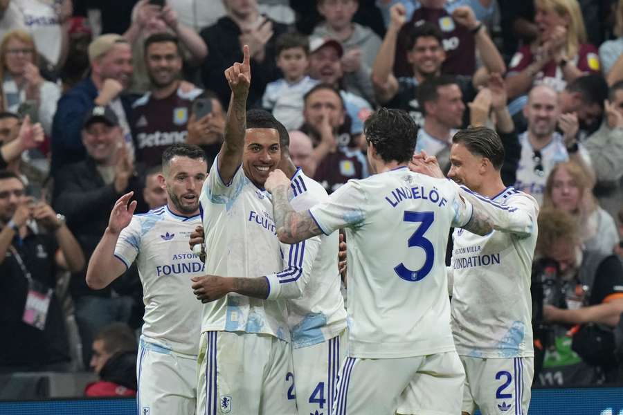Na tróne Európskej ligy zostáva anglický celok. Aston Villa nahradila Tottenham. Na tróne Európskej ligy zostáva anglický celok. Aston Villa nahradila Tottenham.