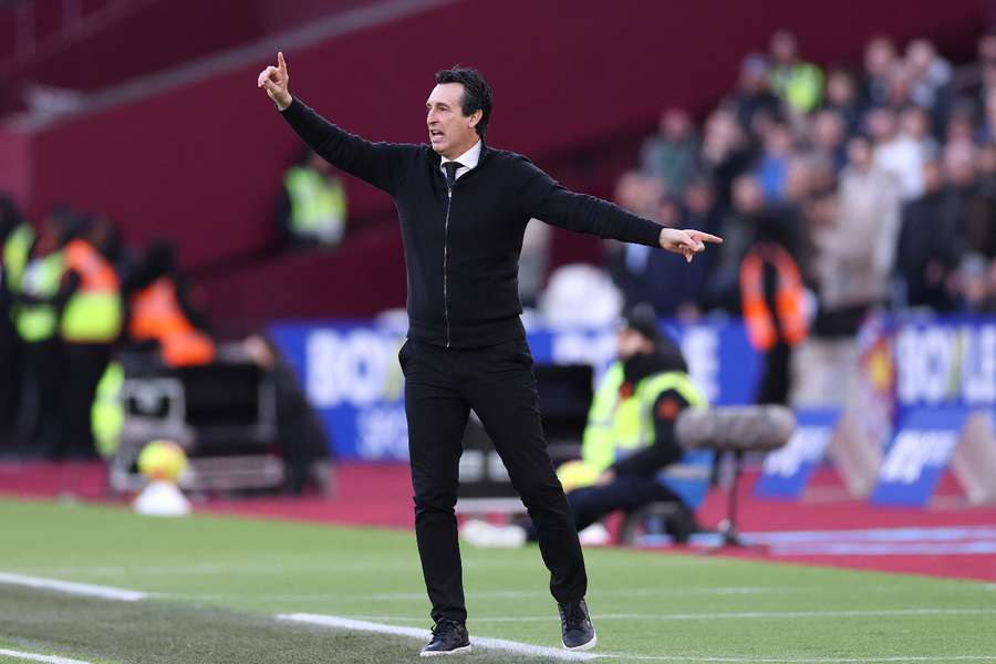 Unai Emery on the touchline