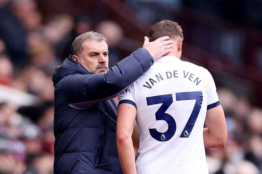 Ange Postecoglou with Tottenham defender Micky van de Ven