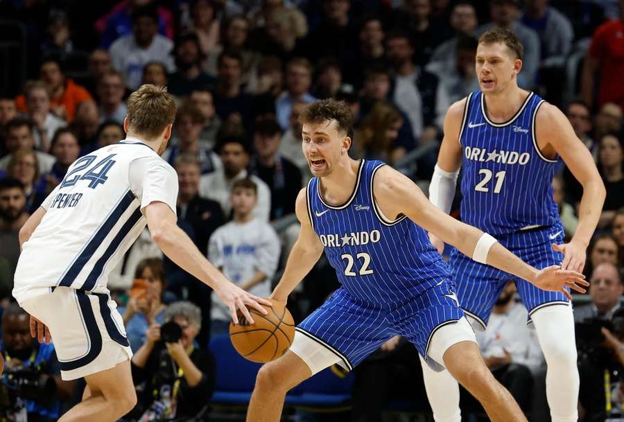 Franz und Moritz Wagner bei einem gemeinsamen NBA-Spiel für Orlando Franz und Moritz Wagner bei einem gemeinsamen NBA-Spiel für Orlando