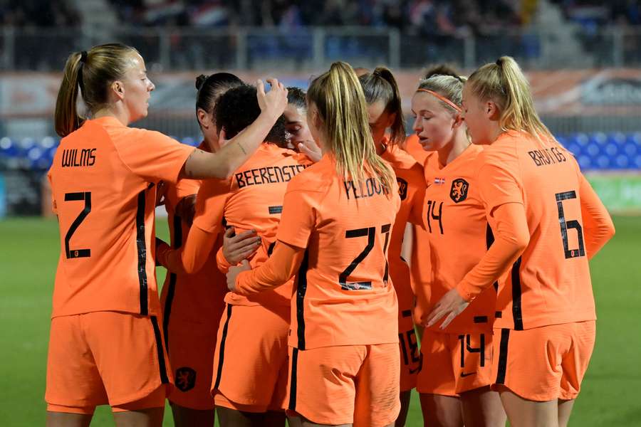 Oranje herstelde zich van een eerdere 2-1 oefennederlaag op Malta tegen Oostenrijk