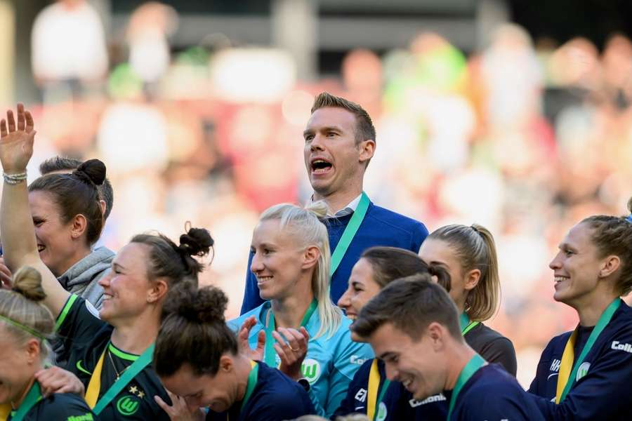 Pokalsieger-Trainer Stroot kann die Haltung von Bayern München im WM-Abstellungsstreit mit dem DFB nicht nachvollziehen.