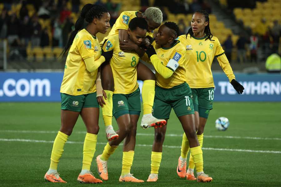 Sudáfrica pasa a octavos del Mundial femenino