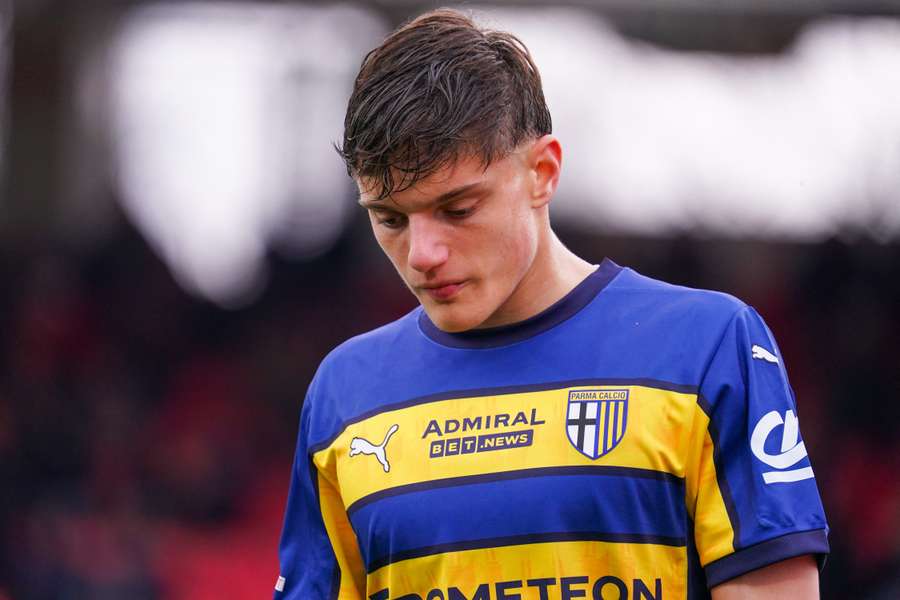 Giovanni Leoni in action for Parma
