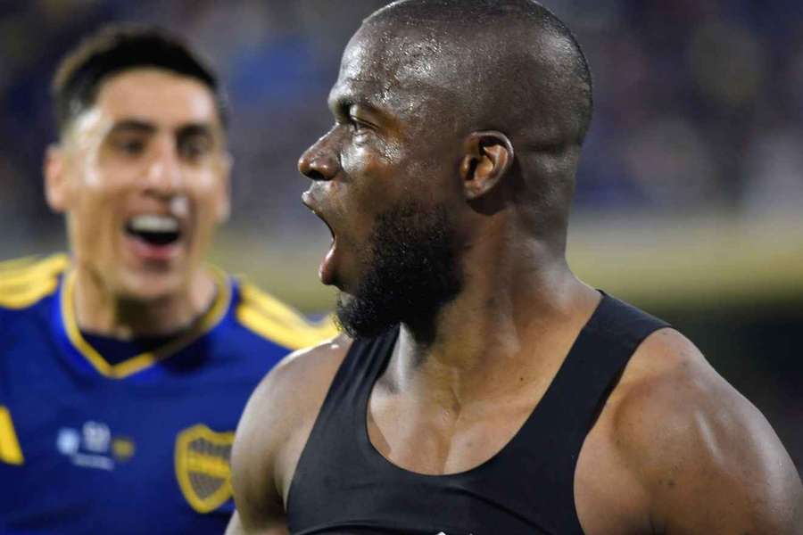 Enner Valencia fez três gols em Racing 2x3 Boca Juniors Enner Valencia fez três gols em Racing 2x3 Boca Juniors