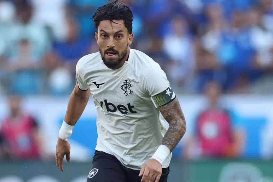 Alex Telles destacou privilégio de vestir a camisa botafoguense por 100 jogos Alex Telles destacou privilégio de vestir a camisa botafoguense por 100 jogos