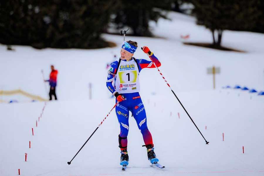 Francuzka Jeanne Richard manipulowała przy karabinku koleżanki