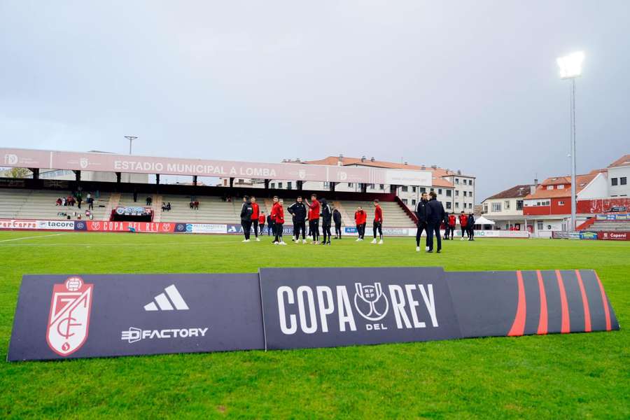 A visita do Granada ao Arosa pode ficar ensombrada