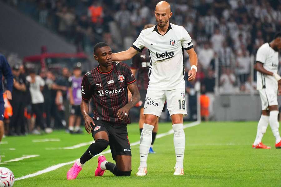Besiktas i díky Černého asistenci porazil v předkole EL 1:0 Midtjylland