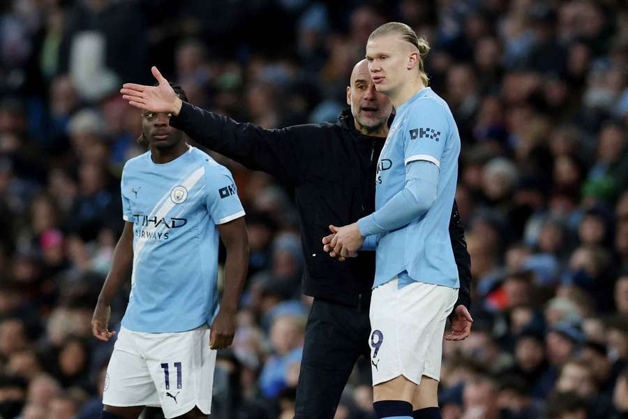 Pep Guardiola com Erling Haaland
