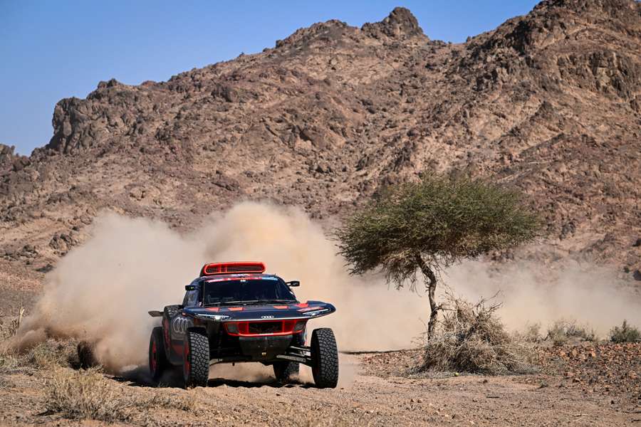 Carlos Sainz ya acaricia su cuarto Rally Dakar
