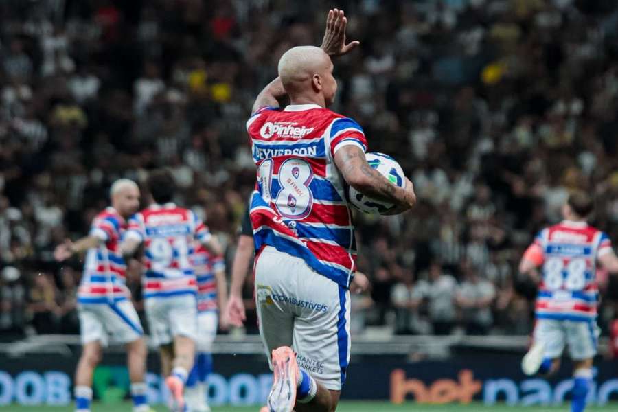 Deyverson brilhou no empate entre Atlético-MG e Fortaleza