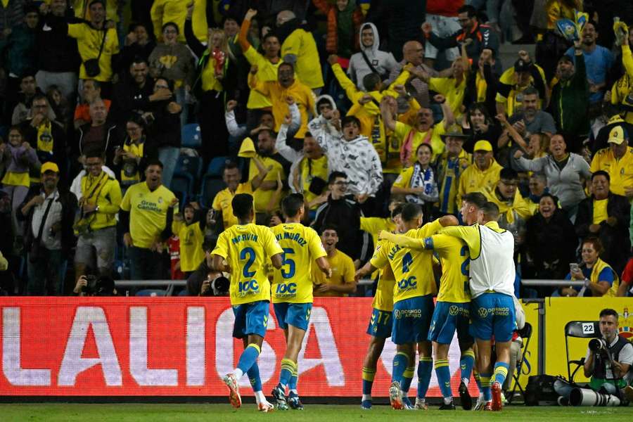 Las Palmas świętujące trafienie przeciwko Atletico