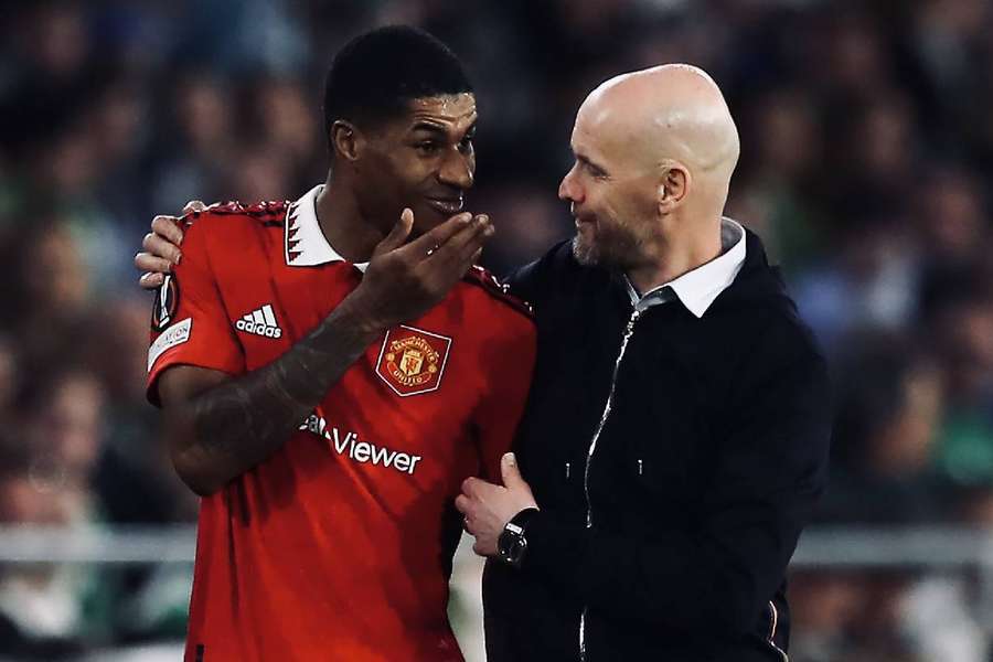 Rashford é cumprimentada por ten Hag, uma parceria que deu certo