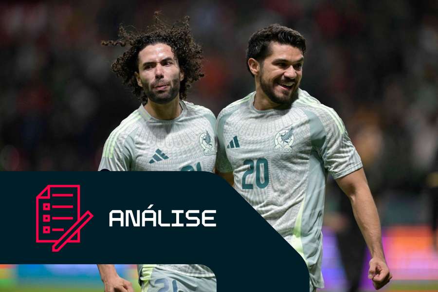 Henry Martin e César Huerta comemoram um golo do México