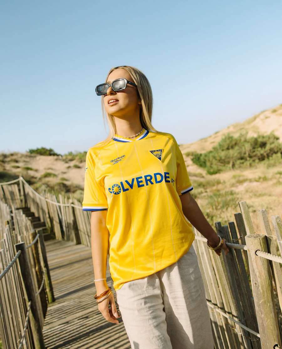 A camisola principal do Estoril
