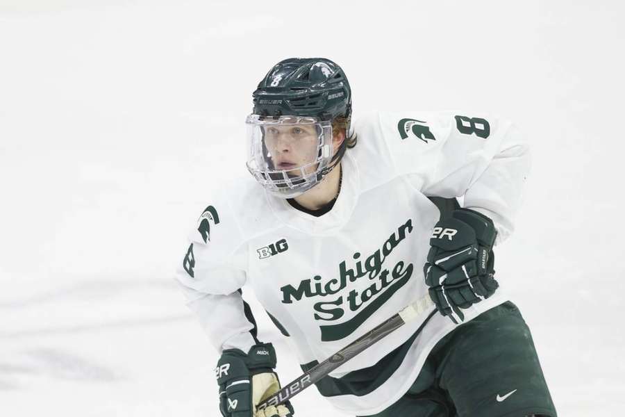 Štrbák podpísal zmluvu s Buffalom.