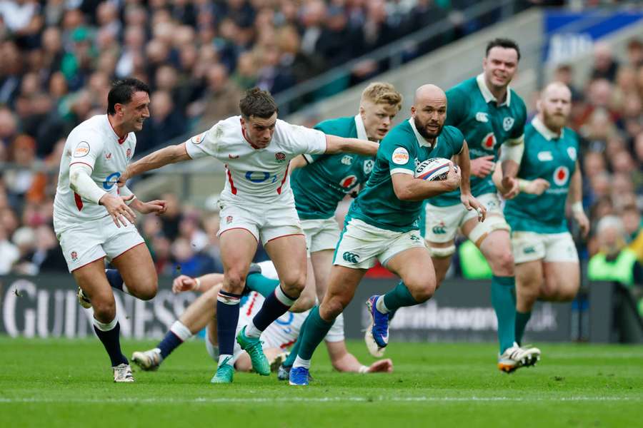 Gibson-Park guides Ireland to record-breaking win in England
