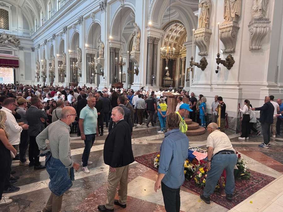 Il feretro all'interno della Cattedrale di Palermo