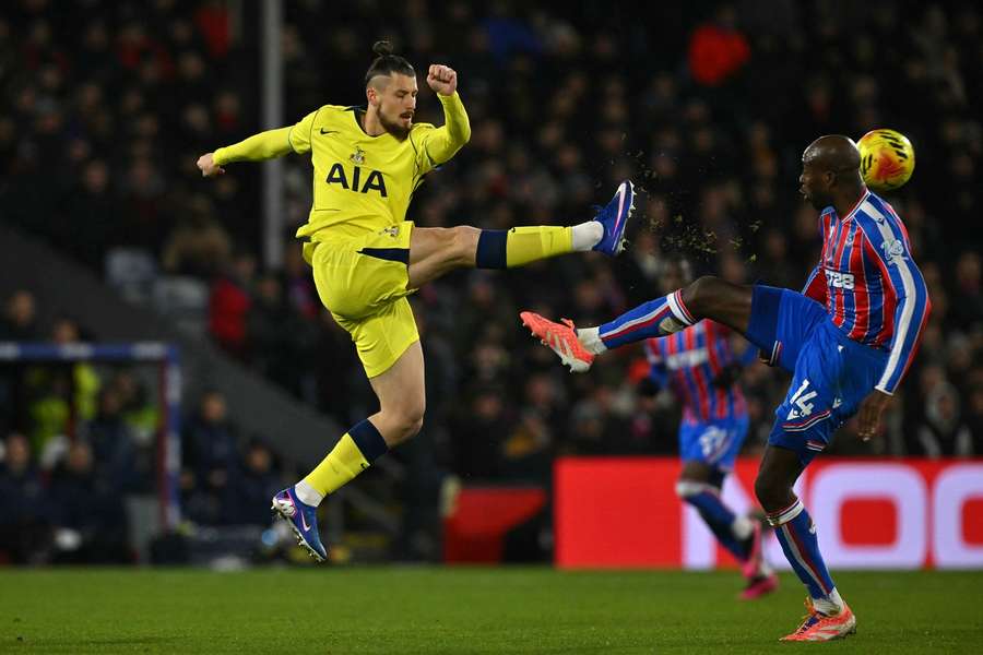 Radu Drăgușin, din nou în teren pentru Tottenham