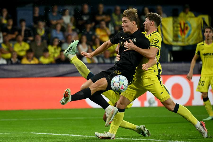 Rasmus Hojlund in azione durante Napoli-Villareal in Champions League Rasmus Hojlund in azione durante Napoli-Villareal in Champions League