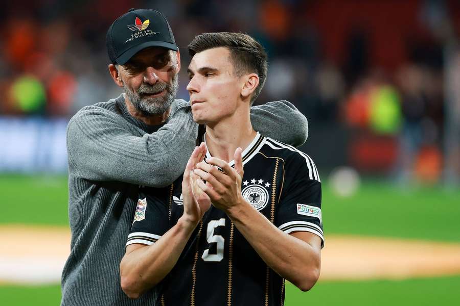Engelhardt (r.) machte gegen die Niederlande sein erstes Spiel