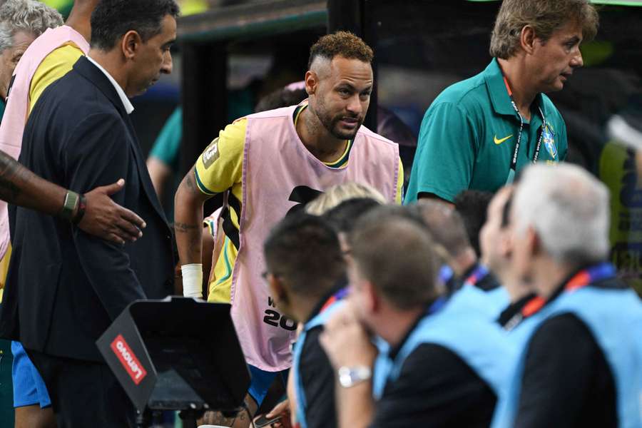 Neymar não saiu do banco de suplentes
