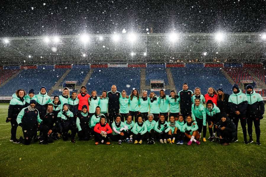Seleção Nacional feminina no frio de Oslo, na Noruega