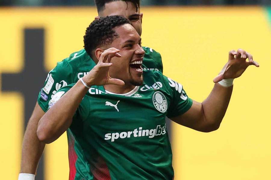 O Palmeiras marcou quatro vezes no segundo tempo para golear o Vasco neste domingo