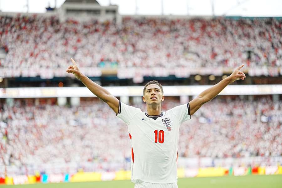 Jude Bellingham celebra il gol contro la Norvegia
