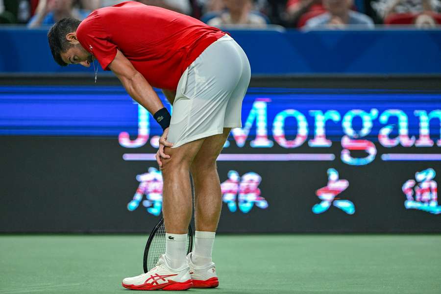 Djokovic, pus la încercare de condițiile sufocante din Shanghai
