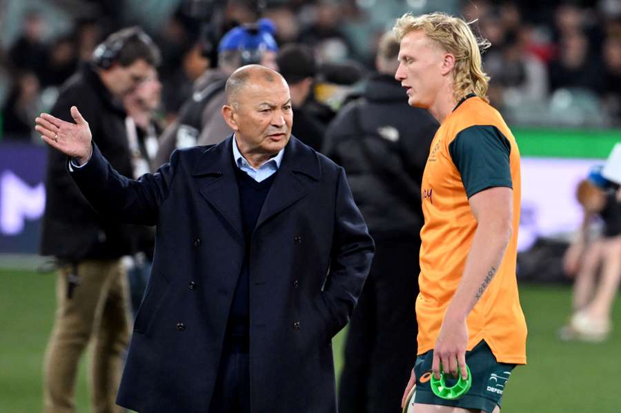 Jones (L) chats to player Carter Gordon