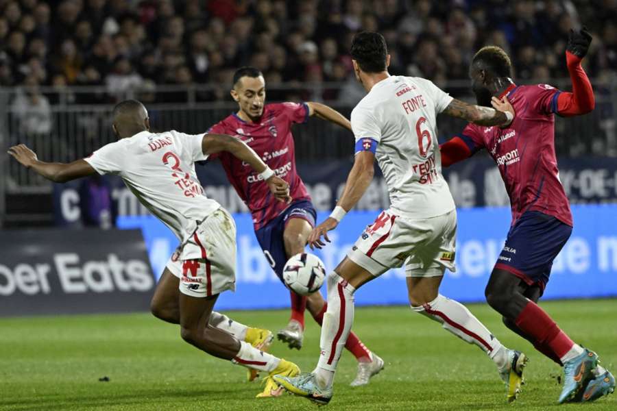 Gomes and Bayo lead Lille past Clermont Gomes and Bayo lead Lille past Clermont