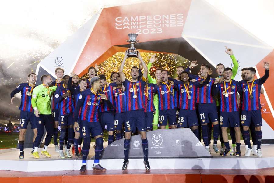 Barcelona celebrate their first trophy after Messi's departure