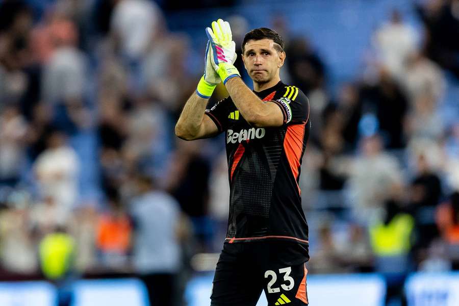 Villa boss Emery cannot guarantee emotional Martinez will stay
