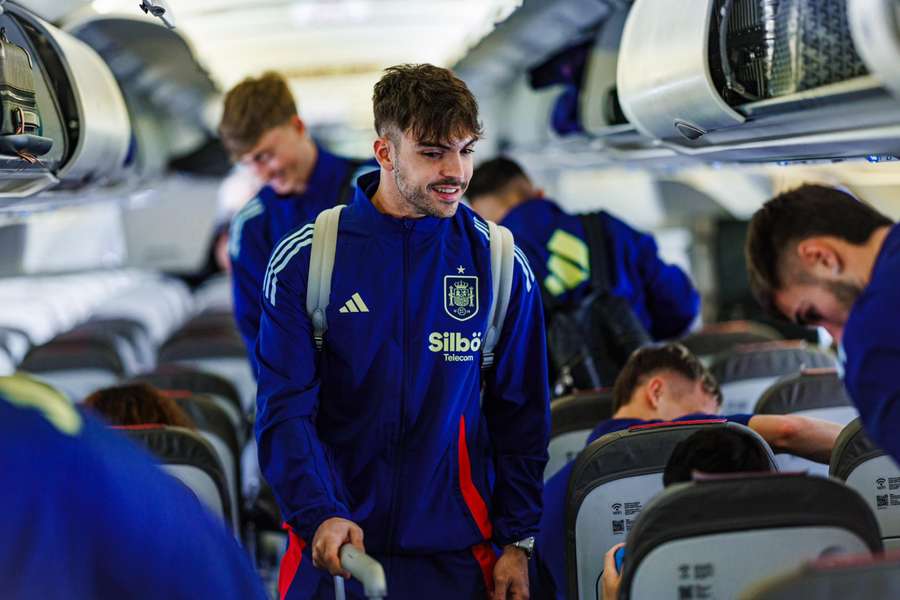 Raúl Asencio, en el vuelo a Róterdam