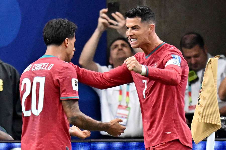 Ronaldo (r.) darf auch bei der sechsten WM in Folge mindestens einmal feiern Ronaldo (r.) darf auch bei der sechsten WM in Folge mindestens einmal feiern