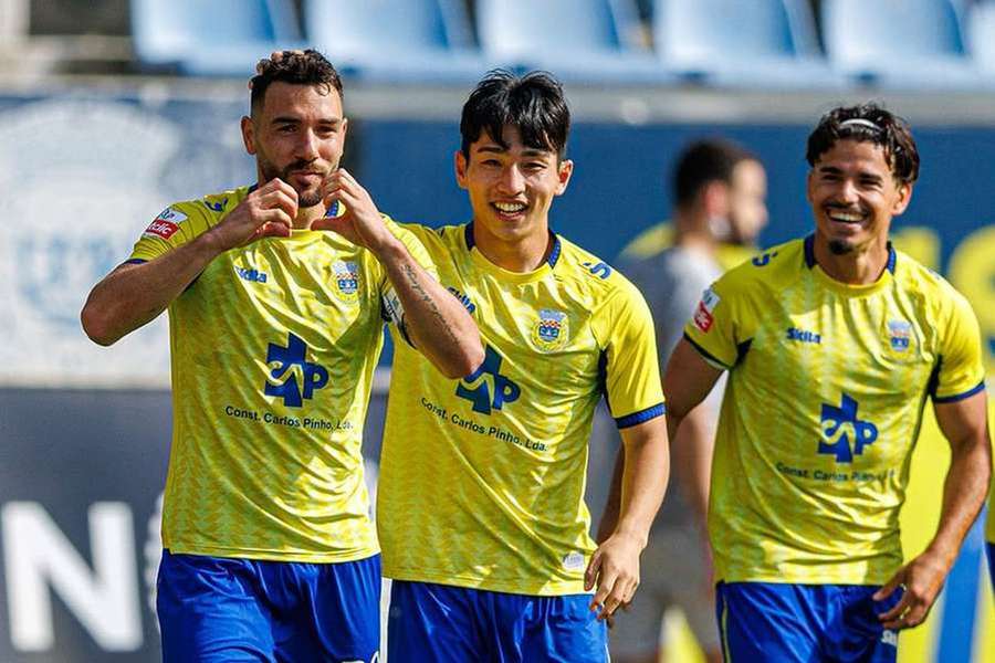 Lee Hyunju festeja com Tiago Esgaio Lee Hyunju festeja com Tiago Esgaio