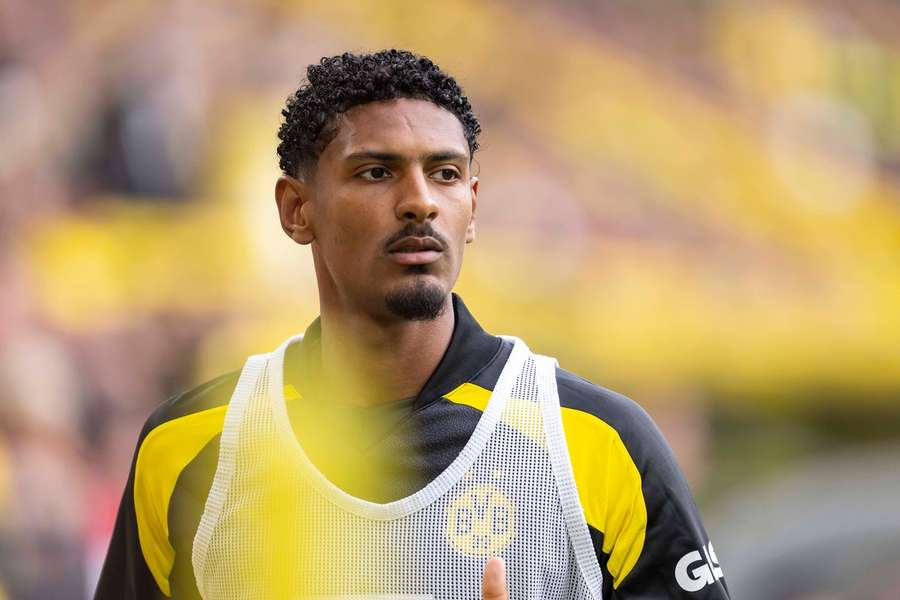 Haller aan het warmlopen bij een wedstrijd van Dortmund Haller aan het warmlopen bij een wedstrijd van Dortmund