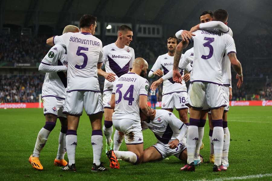 Liga Conferência: Fiorentina com pé e meio nas meias-finais (1-4), Anderlecht bate AZ (2-0)