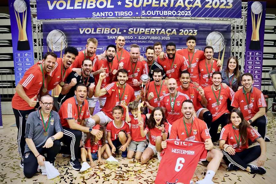 A equipa do Benfica que conquistou a Supertaça em Santo Tirso