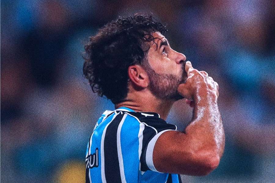 Diego Costa fez dois golos e já tem cinco pelo Grêmio