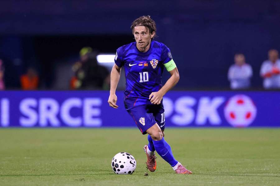 Modric conduce el balón