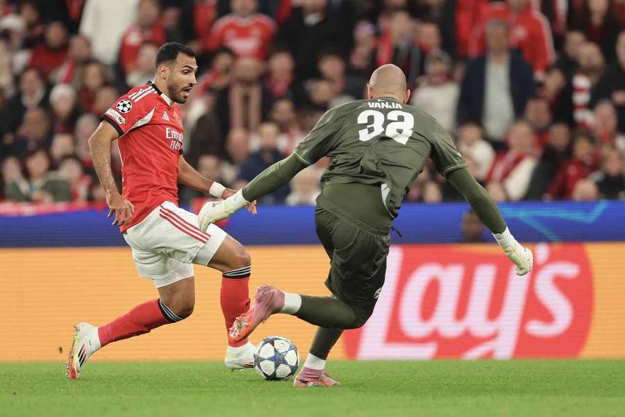 Pavlidis frente a Vanja Milinkovic-Savic, do Nápoles Pavlidis frente a Vanja Milinkovic-Savic, do Nápoles