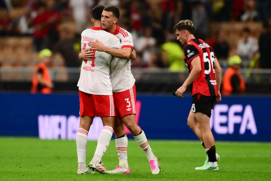 Circati foi titular na partida com o AC Milan Circati foi titular na partida com o AC Milan